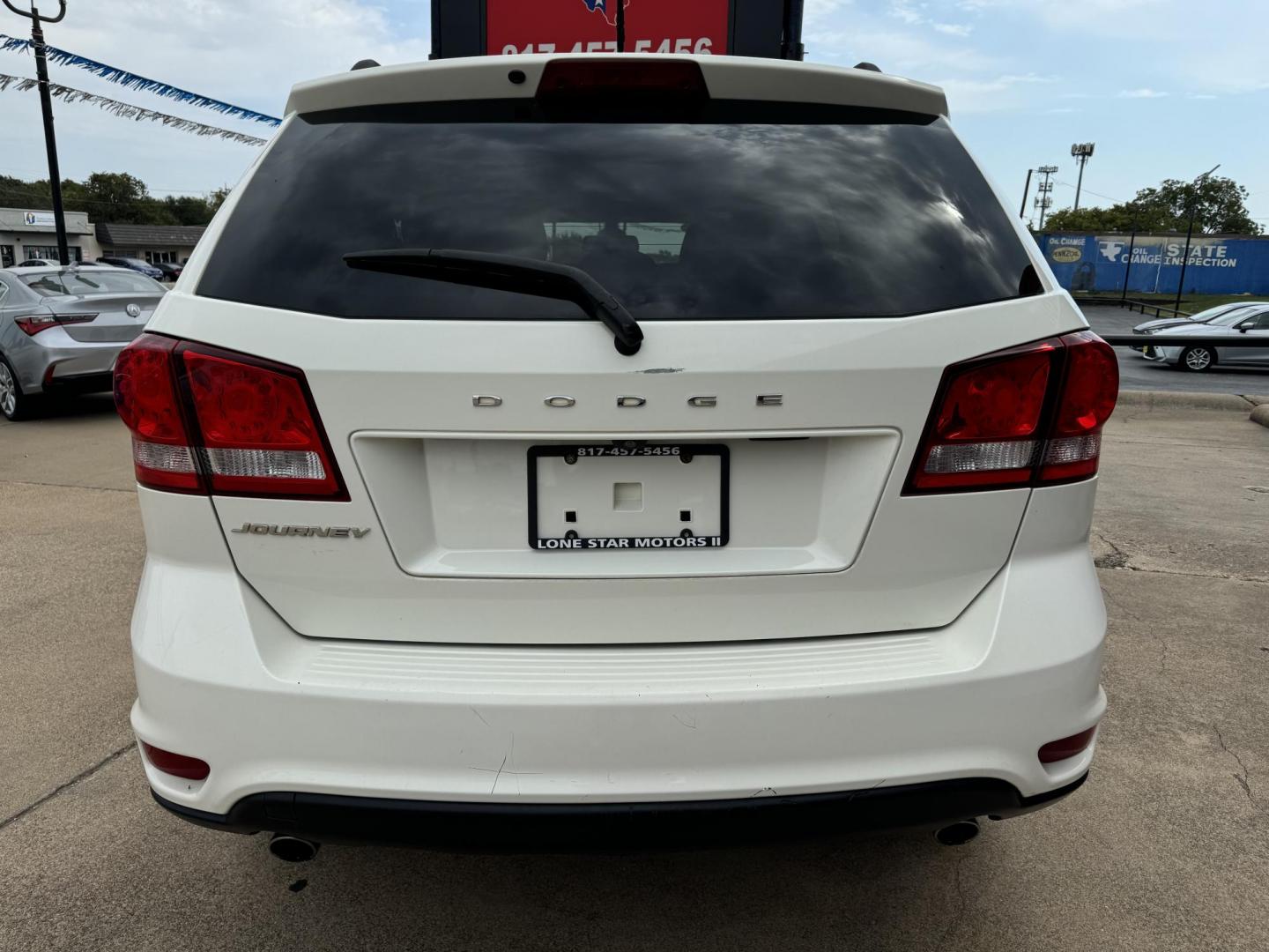 2018 WHITE DODGE JOURNEY SXT (3C4PDCBG8JT) , located at 5900 E. Lancaster Ave., Fort Worth, TX, 76112, (817) 457-5456, 0.000000, 0.000000 - Photo#5