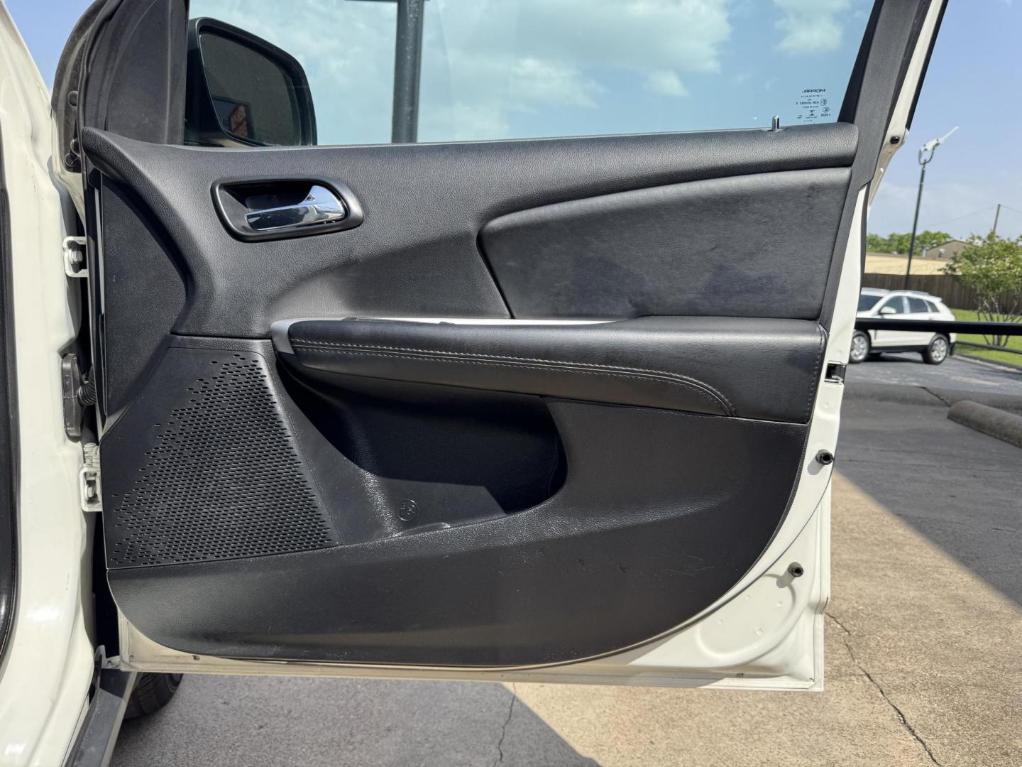 2018 WHITE DODGE JOURNEY SXT (3C4PDCBG8JT) , located at 5900 E. Lancaster Ave., Fort Worth, TX, 76112, (817) 457-5456, 0.000000, 0.000000 - Photo#17