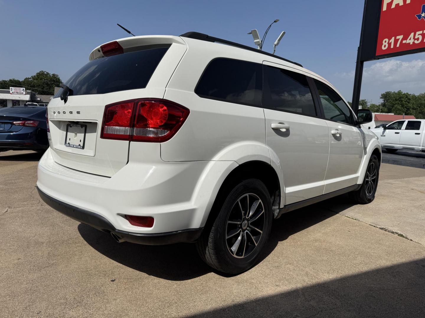 2018 WHITE DODGE JOURNEY SXT (3C4PDCBG8JT) , located at 5900 E. Lancaster Ave., Fort Worth, TX, 76112, (817) 457-5456, 0.000000, 0.000000 - Photo#3