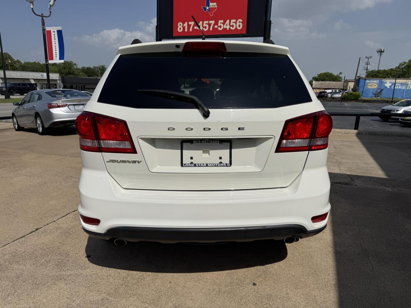 2018 WHITE DODGE JOURNEY SXT (3C4PDCBG8JT) , located at 5900 E. Lancaster Ave., Fort Worth, TX, 76112, (817) 457-5456, 0.000000, 0.000000 - Photo#4