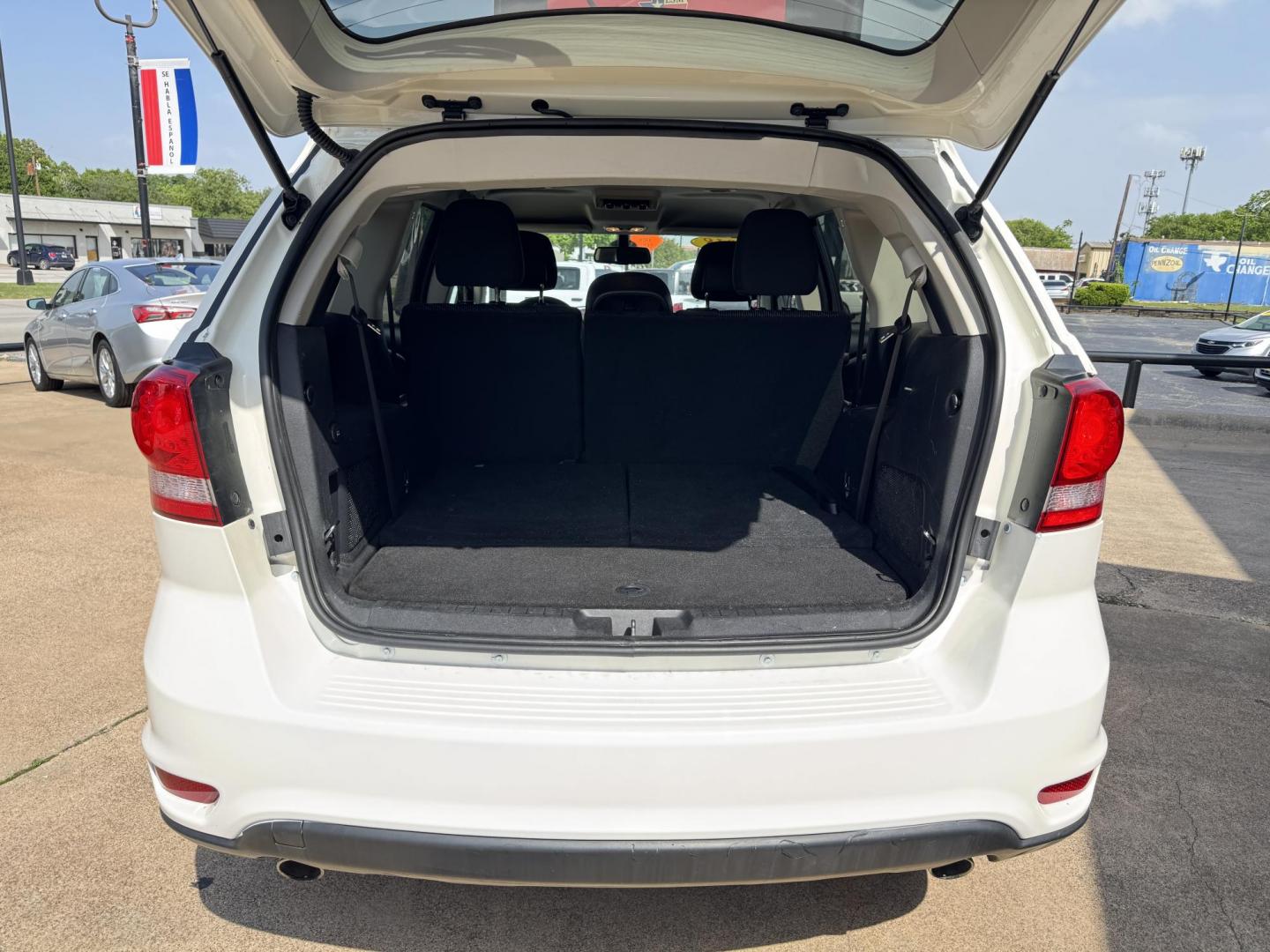 2018 WHITE DODGE JOURNEY SXT (3C4PDCBG8JT) , located at 5900 E. Lancaster Ave., Fort Worth, TX, 76112, (817) 457-5456, 0.000000, 0.000000 - Photo#5