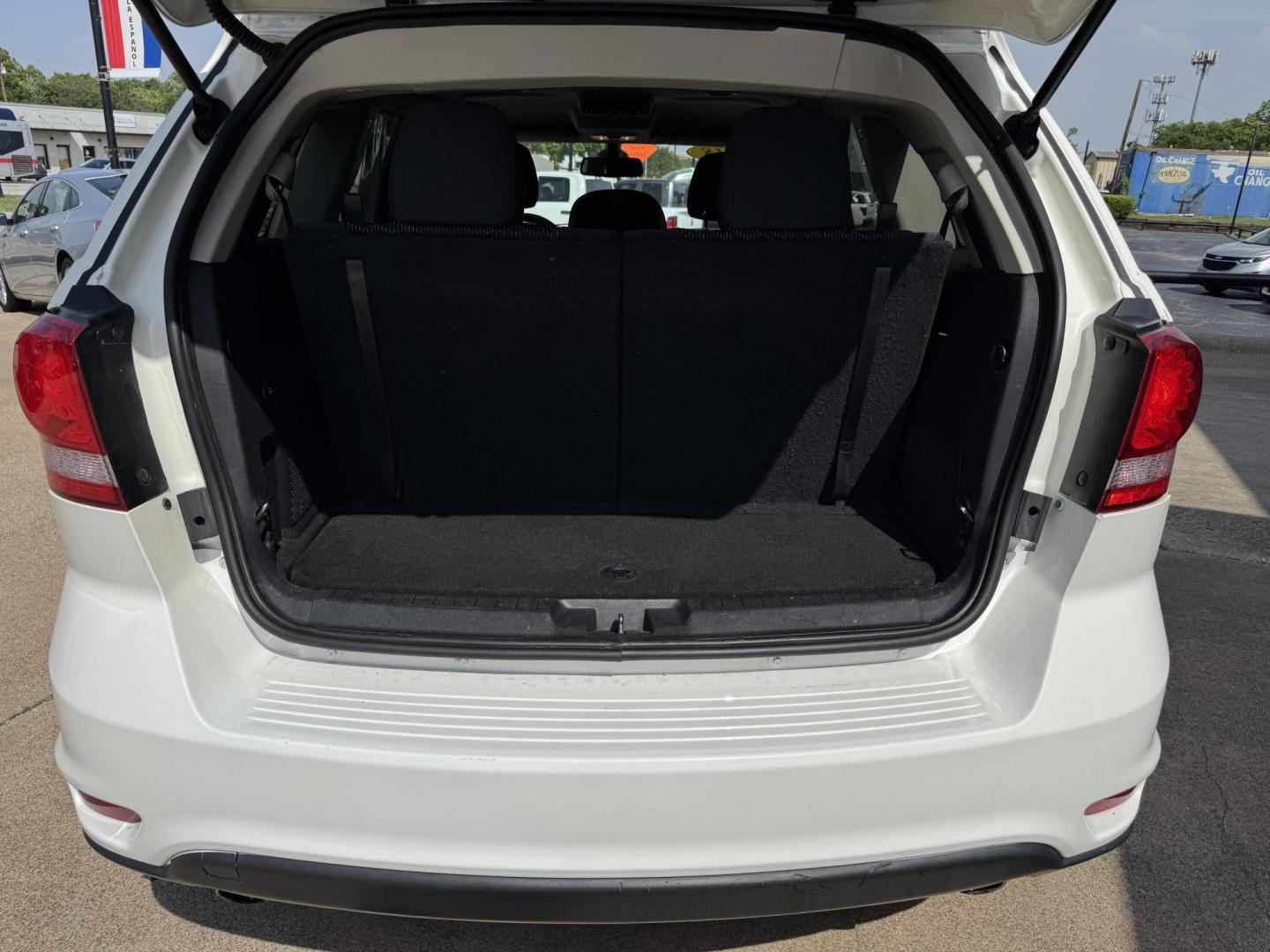 2018 WHITE DODGE JOURNEY SXT (3C4PDCBG8JT) , located at 5900 E. Lancaster Ave., Fort Worth, TX, 76112, (817) 457-5456, 0.000000, 0.000000 - Photo#6