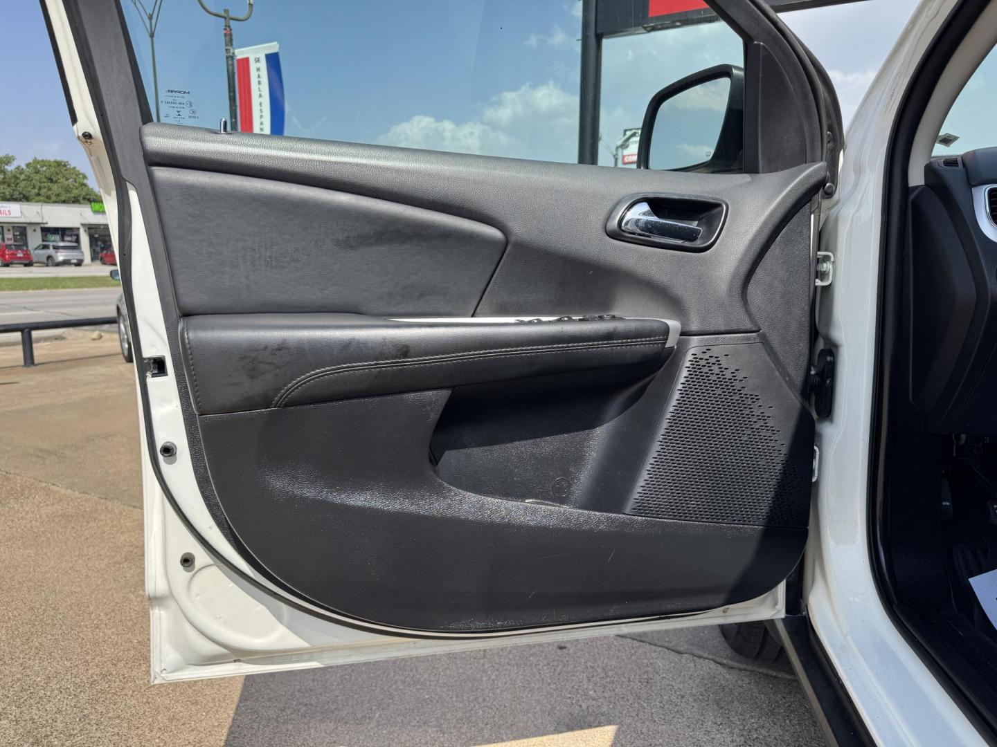 2018 WHITE DODGE JOURNEY SXT (3C4PDCBG8JT) , located at 5900 E. Lancaster Ave., Fort Worth, TX, 76112, (817) 457-5456, 0.000000, 0.000000 - Photo#8