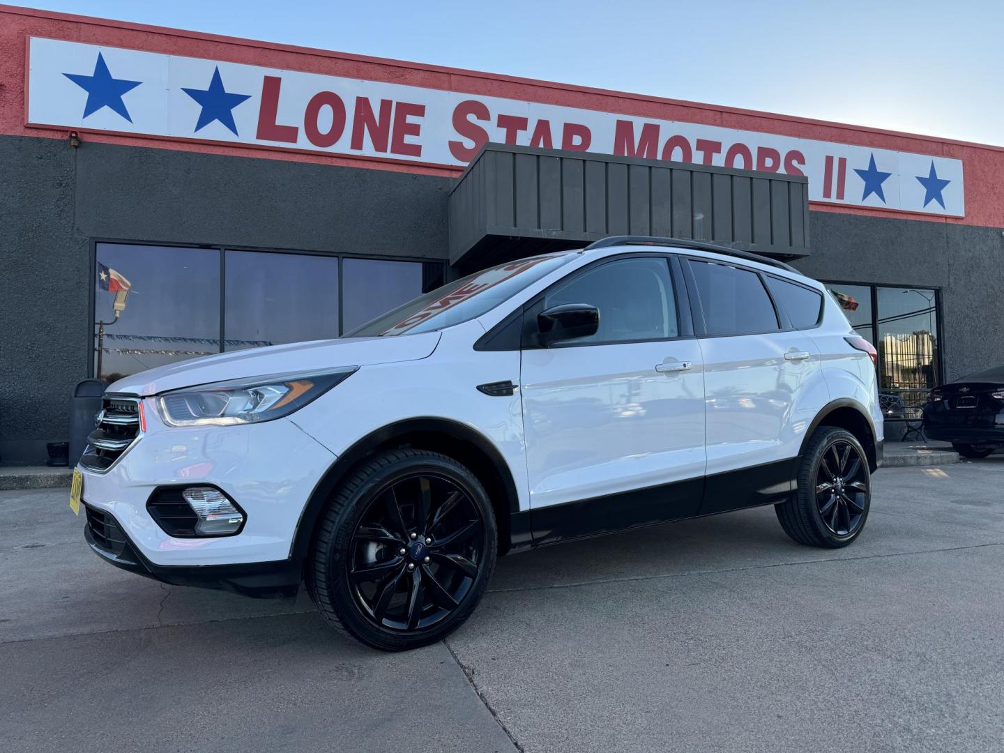 2019 WHITE FORD ESCAPE SE (1FMCU0GD1KU) , located at 5900 E. Lancaster Ave., Fort Worth, TX, 76112, (817) 457-5456, 0.000000, 0.000000 - Photo#1