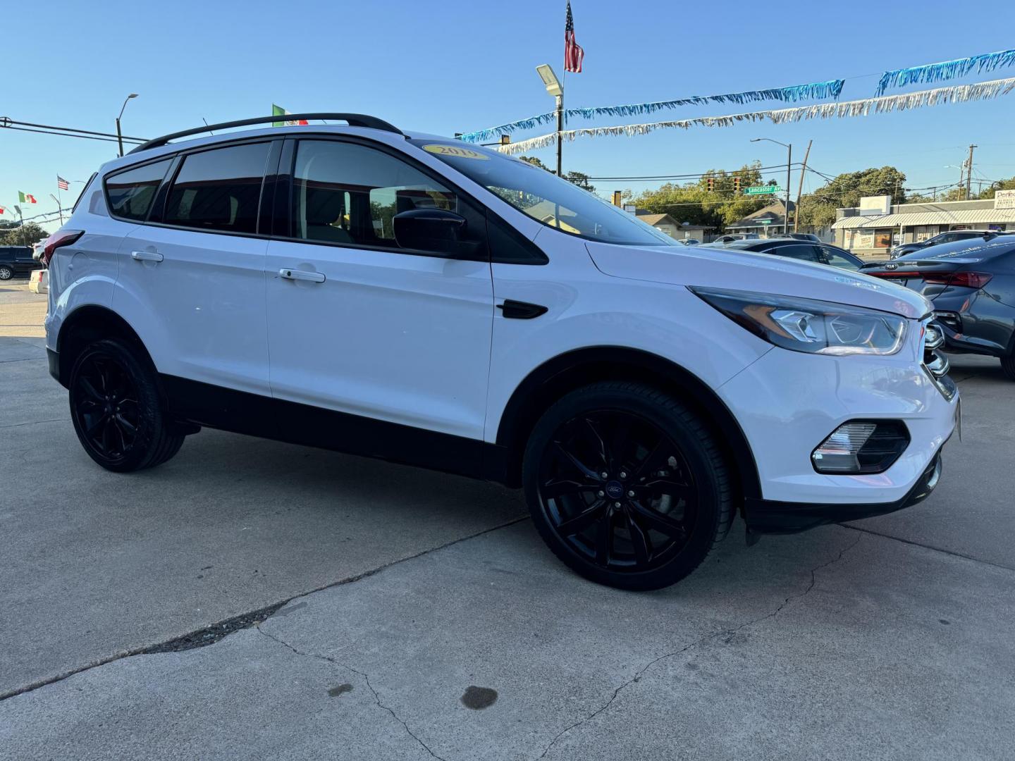 2019 WHITE FORD ESCAPE SE (1FMCU0GD1KU) , located at 5900 E. Lancaster Ave., Fort Worth, TX, 76112, (817) 457-5456, 0.000000, 0.000000 - Photo#3