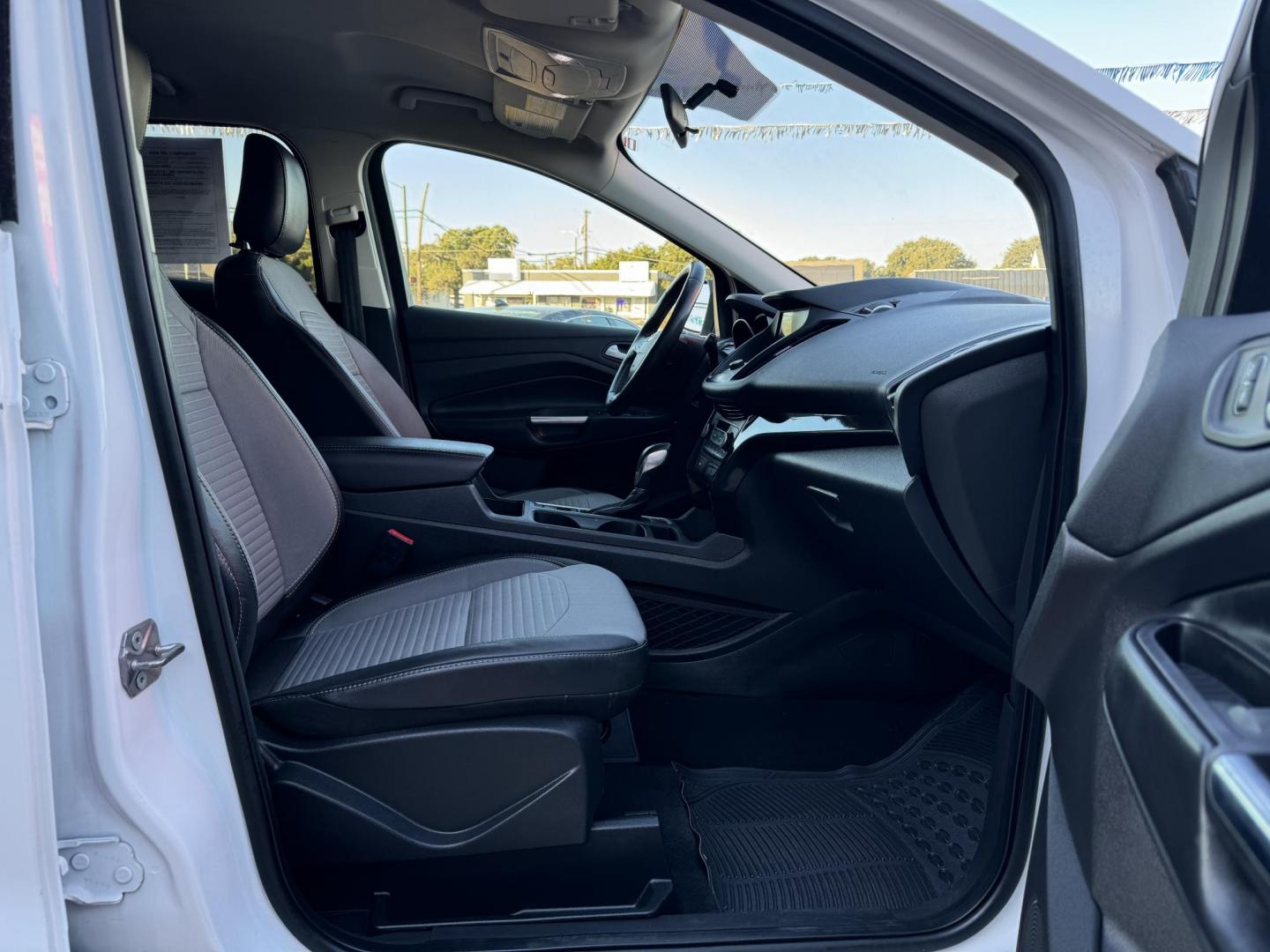 2019 WHITE FORD ESCAPE SE (1FMCU0GD1KU) , located at 5900 E. Lancaster Ave., Fort Worth, TX, 76112, (817) 457-5456, 0.000000, 0.000000 - Photo#16