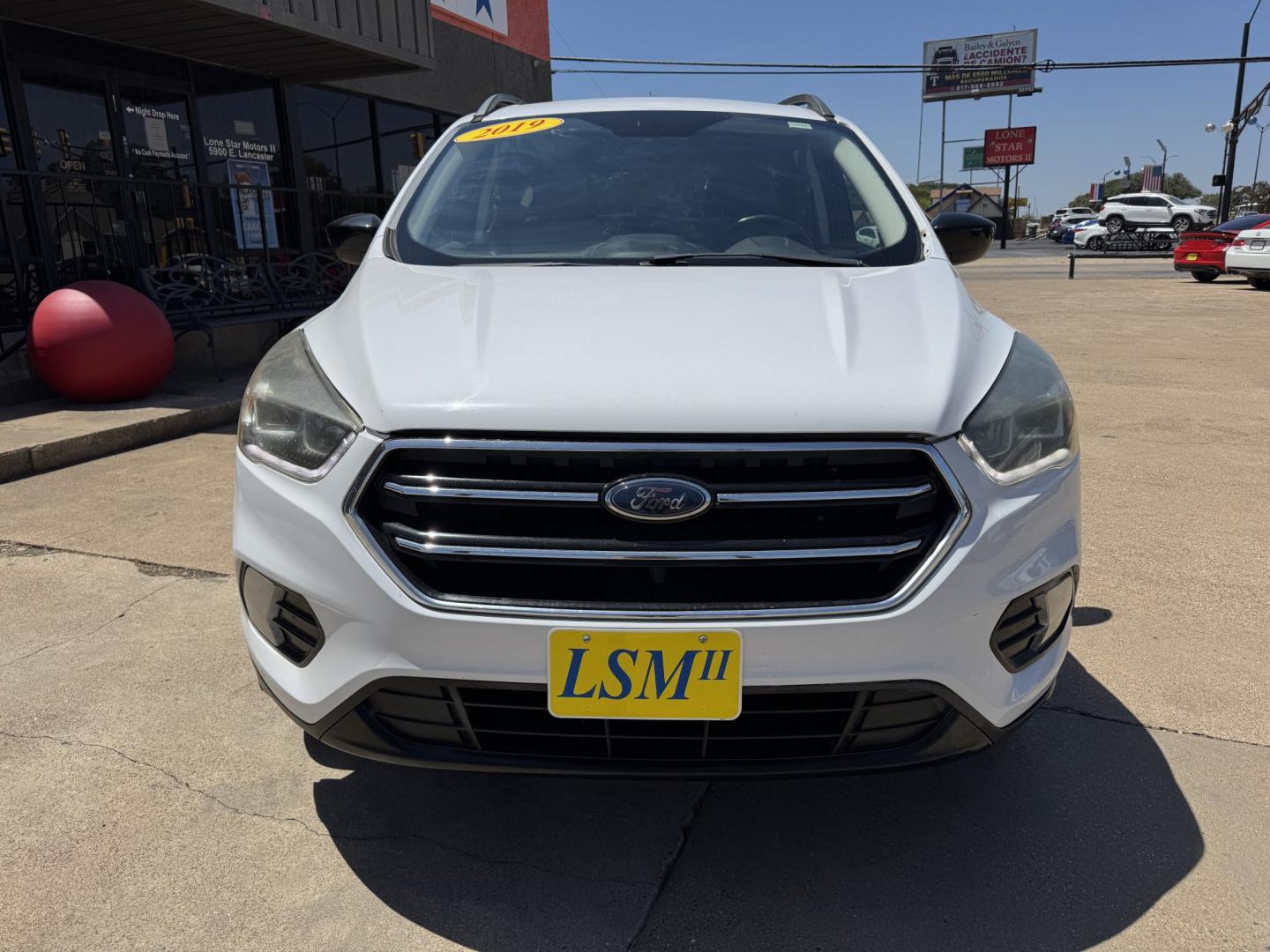 2019 WHITE FORD ESCAPE (1FMCU0GD1KU) , located at 5900 E. Lancaster Ave., Fort Worth, TX, 76112, (817) 457-5456, 0.000000, 0.000000- Photo#1