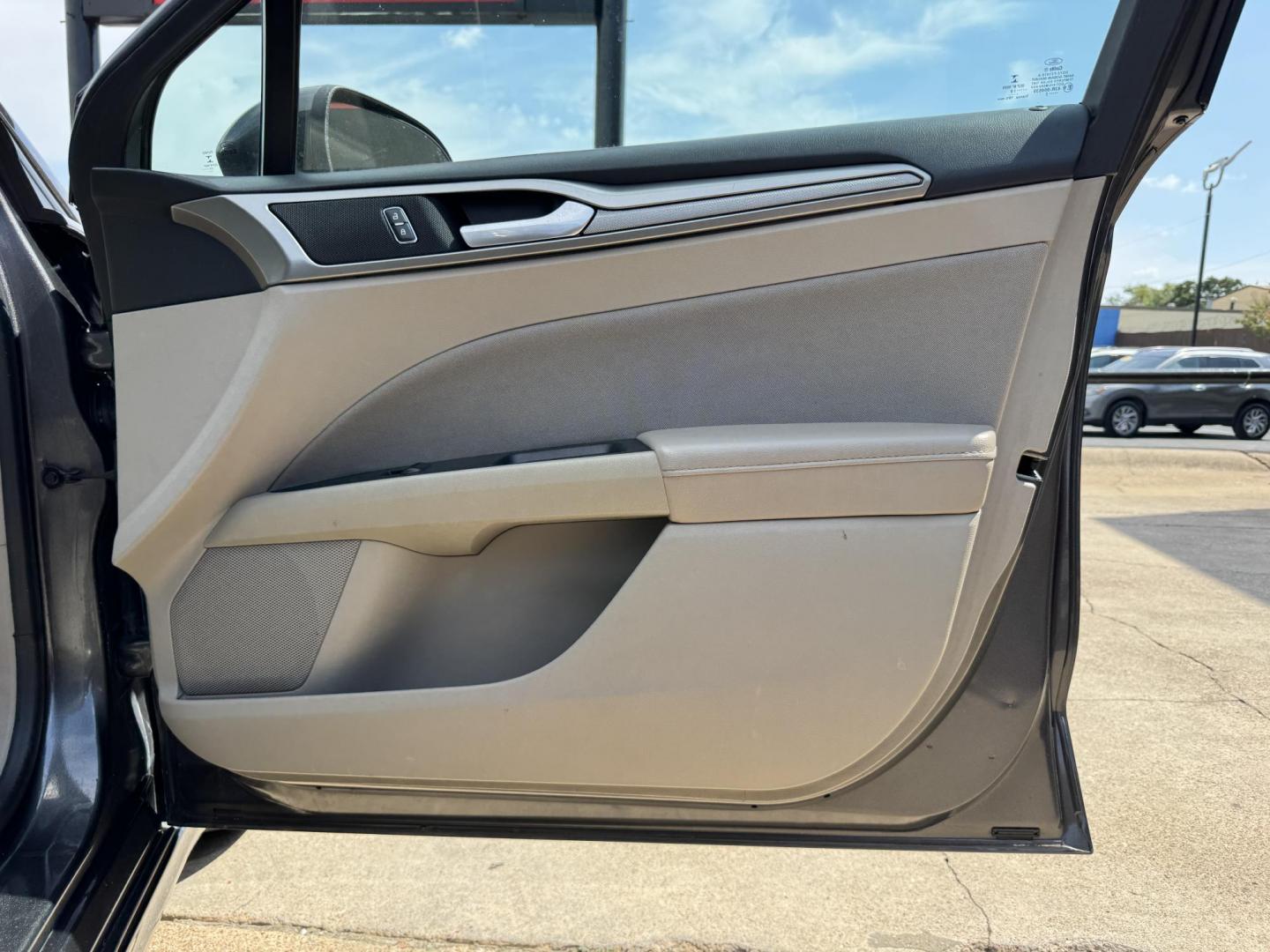 2018 SILVER /TAN FORD FUSION SE SE (3FA6P0HD6JR) with an 1.5L engine, 6-Speed Automatic transmission, located at 5900 E. Lancaster Ave., Fort Worth, TX, 76112, (817) 457-5456, 0.000000, 0.000000 - 2018 Ford Fusion SE for Sale in Fort Worth, TX – This stylish sedan combines fuel efficiency with comfort, offering up to 32 MPG highway, a smooth 6-speed automatic transmission, and seating for five. Equipped with Bluetooth, a rearview camera, and alloy wheels, the Fusion SE delivers both conveni - Photo#14
