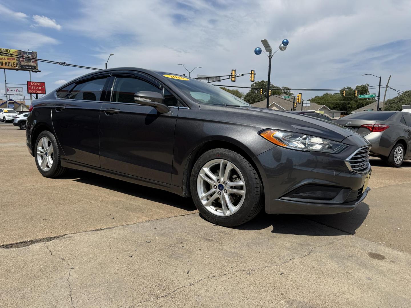2018 SILVER /TAN FORD FUSION SE SE (3FA6P0HD6JR) with an 1.5L engine, 6-Speed Automatic transmission, located at 5900 E. Lancaster Ave., Fort Worth, TX, 76112, (817) 457-5456, 0.000000, 0.000000 - 2018 Ford Fusion SE for Sale in Fort Worth, TX – This stylish sedan combines fuel efficiency with comfort, offering up to 32 MPG highway, a smooth 6-speed automatic transmission, and seating for five. Equipped with Bluetooth, a rearview camera, and alloy wheels, the Fusion SE delivers both conveni - Photo#2