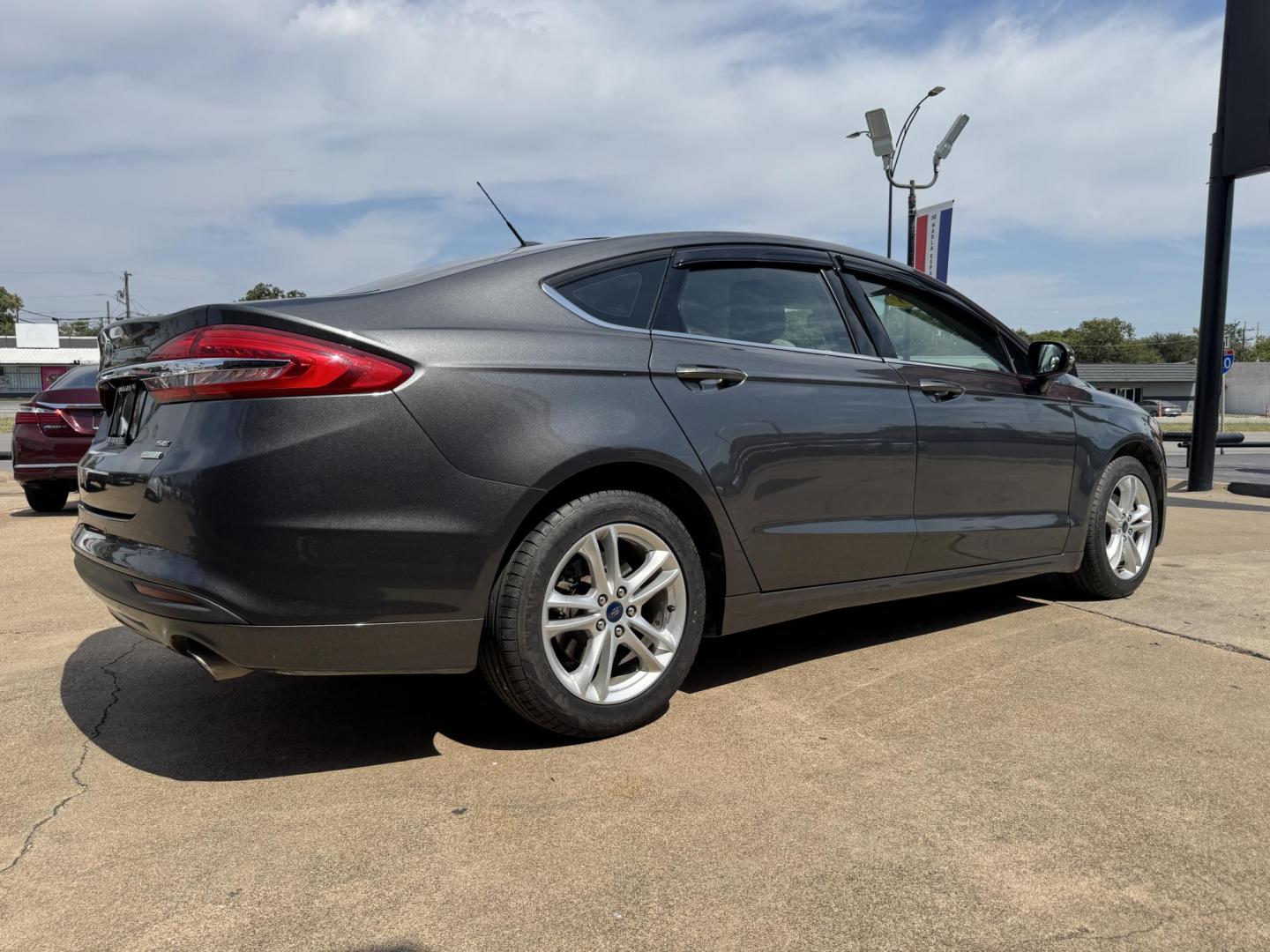 2018 SILVER /TAN FORD FUSION SE SE (3FA6P0HD6JR) with an 1.5L engine, 6-Speed Automatic transmission, located at 5900 E. Lancaster Ave., Fort Worth, TX, 76112, (817) 457-5456, 0.000000, 0.000000 - 2018 Ford Fusion SE for Sale in Fort Worth, TX – This stylish sedan combines fuel efficiency with comfort, offering up to 32 MPG highway, a smooth 6-speed automatic transmission, and seating for five. Equipped with Bluetooth, a rearview camera, and alloy wheels, the Fusion SE delivers both conveni - Photo#3