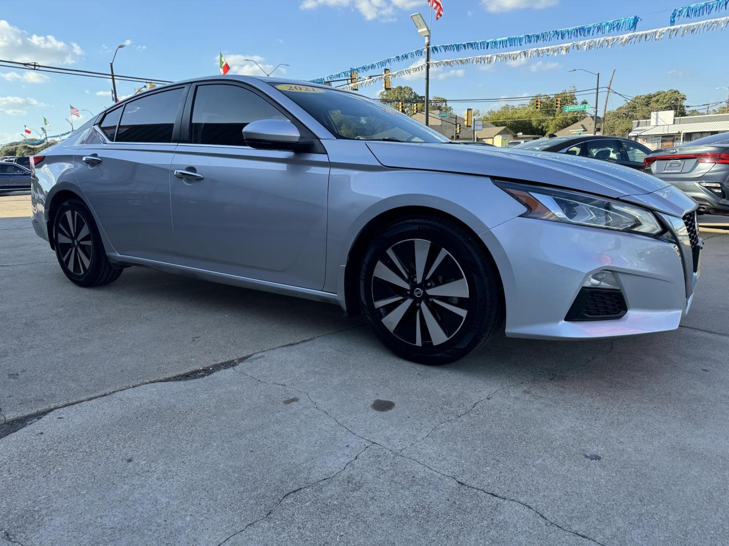 2021 SILVER NISSAN ALTIMA 2.5 SV (1N4BL4DVXMN) , located at 5900 E. Lancaster Ave., Fort Worth, TX, 76112, (817) 457-5456, 0.000000, 0.000000 - Photo#3