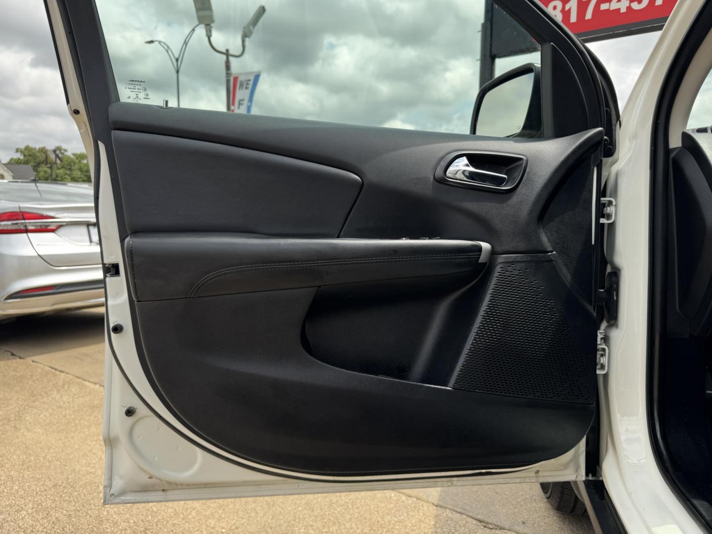 2020 WHITE DODGE JOURNEY SE (3C4PDCAB8LT) , located at 5900 E. Lancaster Ave., Fort Worth, TX, 76112, (817) 457-5456, 0.000000, 0.000000 - Photo#7