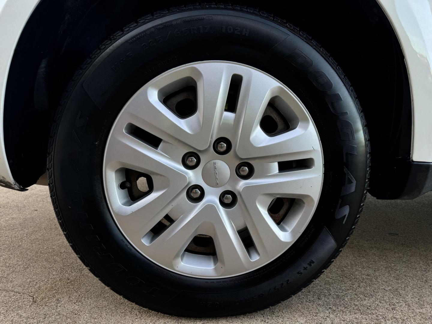 2019 WHITE DODGE JOURNEY SE (3C4PDCAB8KT) , located at 5900 E. Lancaster Ave., Fort Worth, TX, 76112, (817) 457-5456, 0.000000, 0.000000 - Photo#22