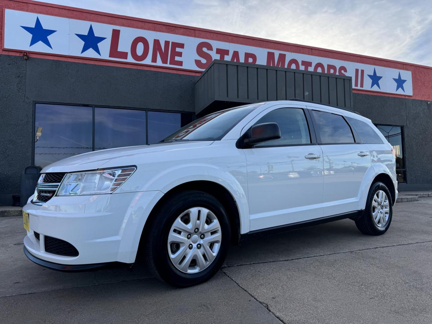 2019 WHITE DODGE JOURNEY SE (3C4PDCAB8KT) , located at 5900 E. Lancaster Ave., Fort Worth, TX, 76112, (817) 457-5456, 0.000000, 0.000000 - Photo#1