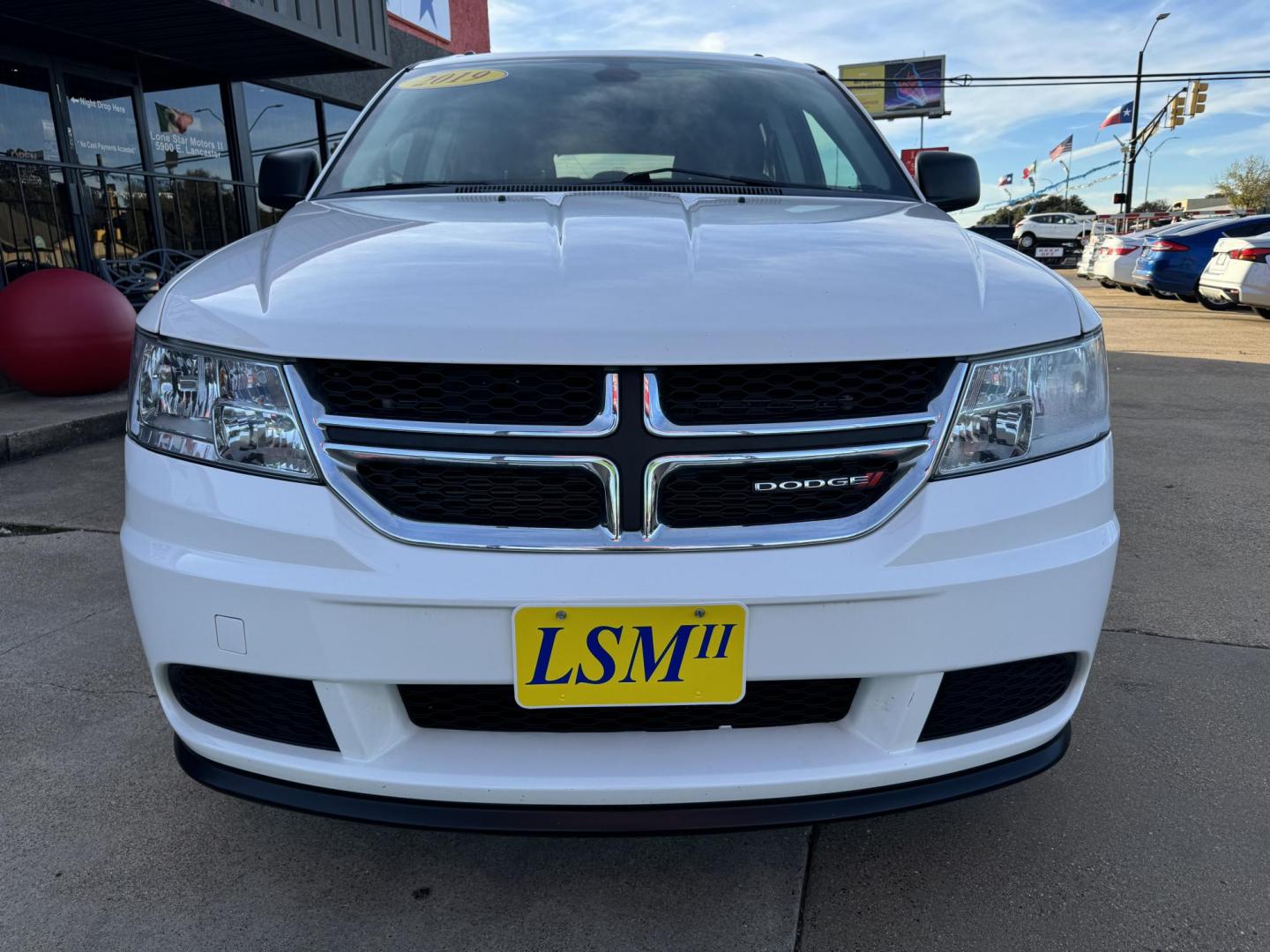 2019 WHITE DODGE JOURNEY SE (3C4PDCAB8KT) , located at 5900 E. Lancaster Ave., Fort Worth, TX, 76112, (817) 457-5456, 0.000000, 0.000000 - Photo#2