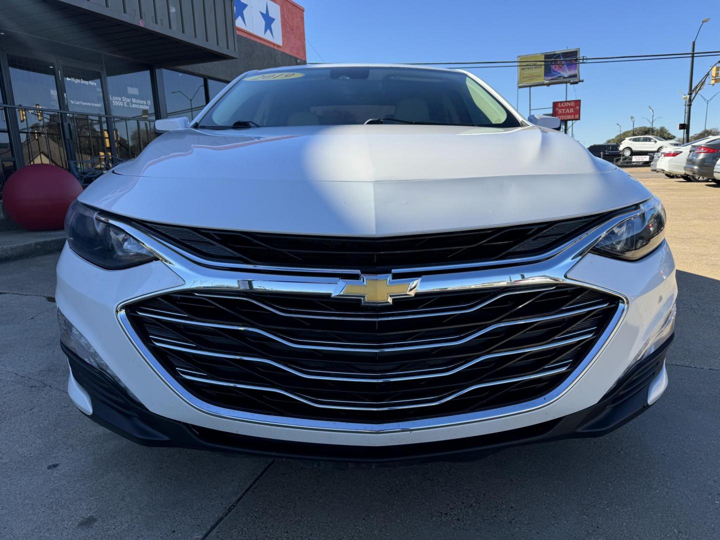 2019 WHITE CHEVROLET MALIBU LT (2FL) (1G1ZD5ST4KF) , located at 5900 E. Lancaster Ave., Fort Worth, TX, 76112, (817) 457-5456, 0.000000, 0.000000 - Photo#2