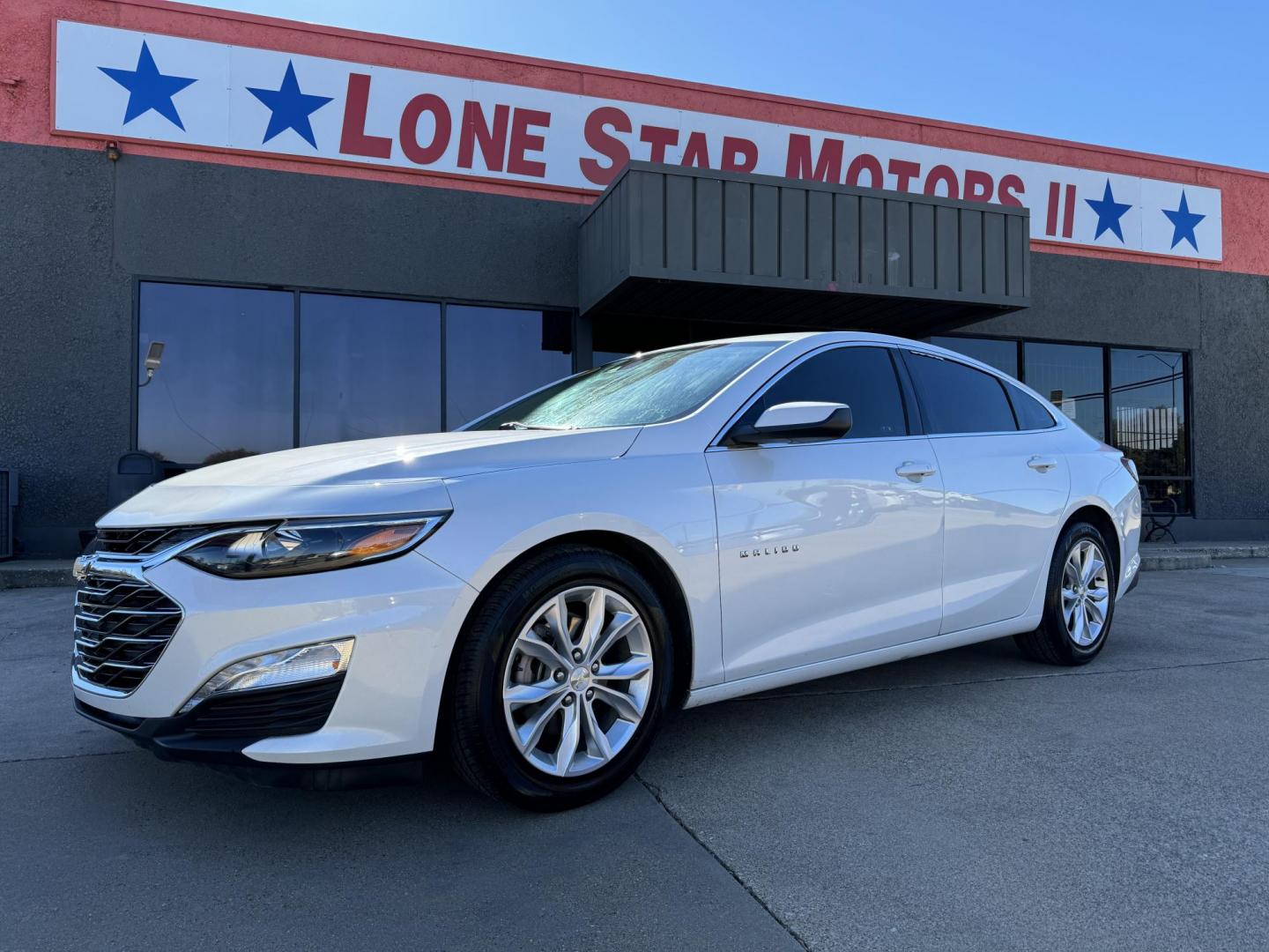 2019 WHITE CHEVROLET MALIBU LT (2FL) (1G1ZD5ST4KF) , located at 5900 E. Lancaster Ave., Fort Worth, TX, 76112, (817) 457-5456, 0.000000, 0.000000 - Photo#1