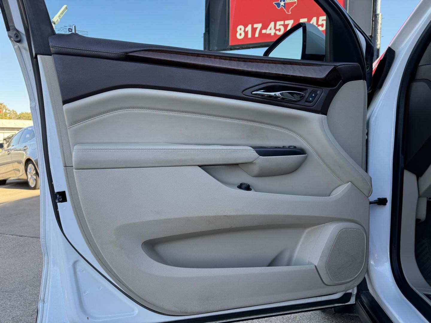 2014 WHITE CADILLAC SRX PREMIUM (3GYFNDE31ES) , located at 5900 E. Lancaster Ave., Fort Worth, TX, 76112, (817) 457-5456, 0.000000, 0.000000 - Photo#8