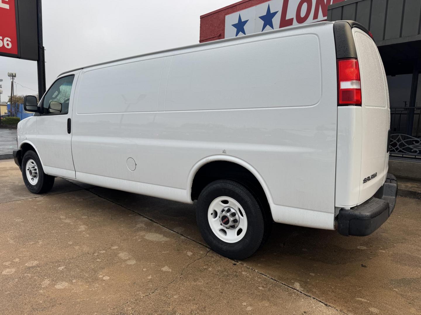 2018 WHITE GMC SAVANA BASE (1GTW7BFP7J1) , located at 5900 E. Lancaster Ave., Fort Worth, TX, 76112, (817) 457-5456, 0.000000, 0.000000 - Photo#6