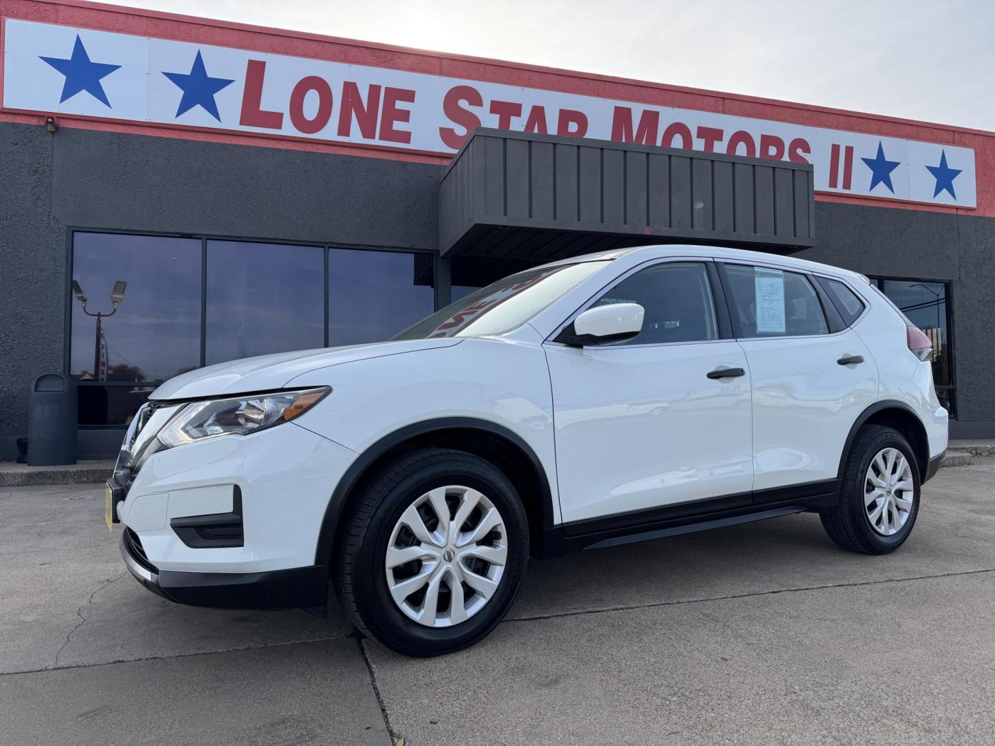 2019 WHITE NISSAN ROGUE S; SL; SV (KNMAT2MT1KP) , located at 5900 E. Lancaster Ave., Fort Worth, TX, 76112, (817) 457-5456, 0.000000, 0.000000 - Photo#1