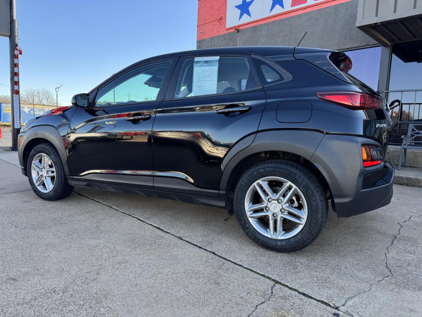 2020 BLACK HYUNDAI KONA SE (KM8K12AA9LU) , located at 5900 E. Lancaster Ave., Fort Worth, TX, 76112, (817) 457-5456, 0.000000, 0.000000 - Photo#7