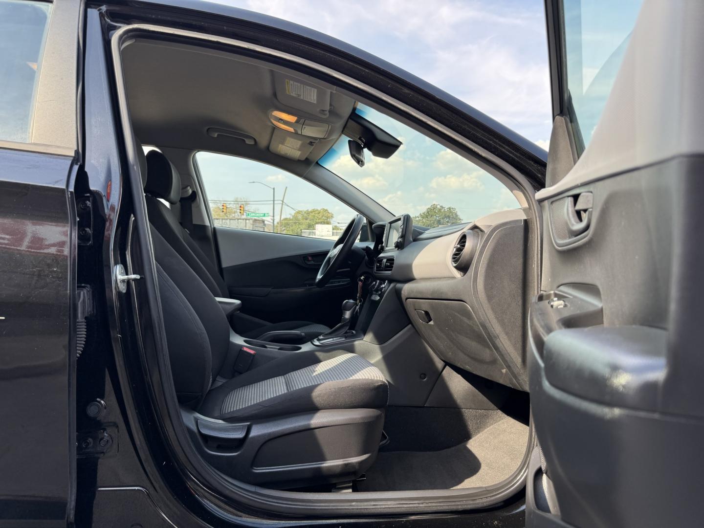 2020 BLACK HYUNDAI KONA SE (KM8K12AA9LU) , located at 5900 E. Lancaster Ave., Fort Worth, TX, 76112, (817) 457-5456, 0.000000, 0.000000- Photo#16