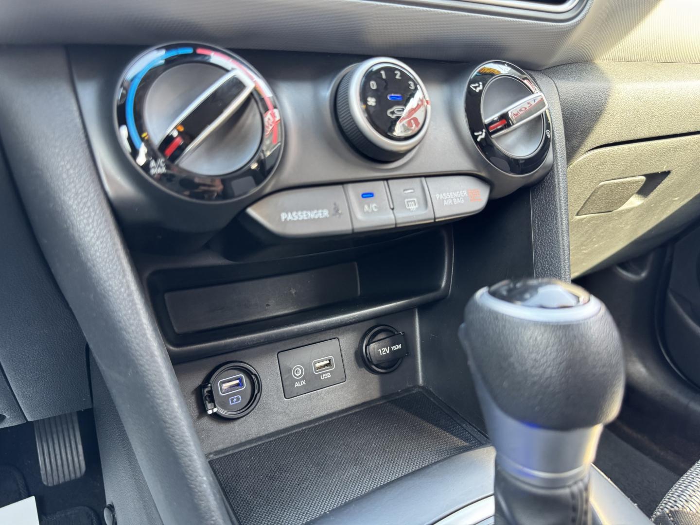 2020 BLACK HYUNDAI KONA SE (KM8K12AA9LU) , located at 5900 E. Lancaster Ave., Fort Worth, TX, 76112, (817) 457-5456, 0.000000, 0.000000- Photo#21