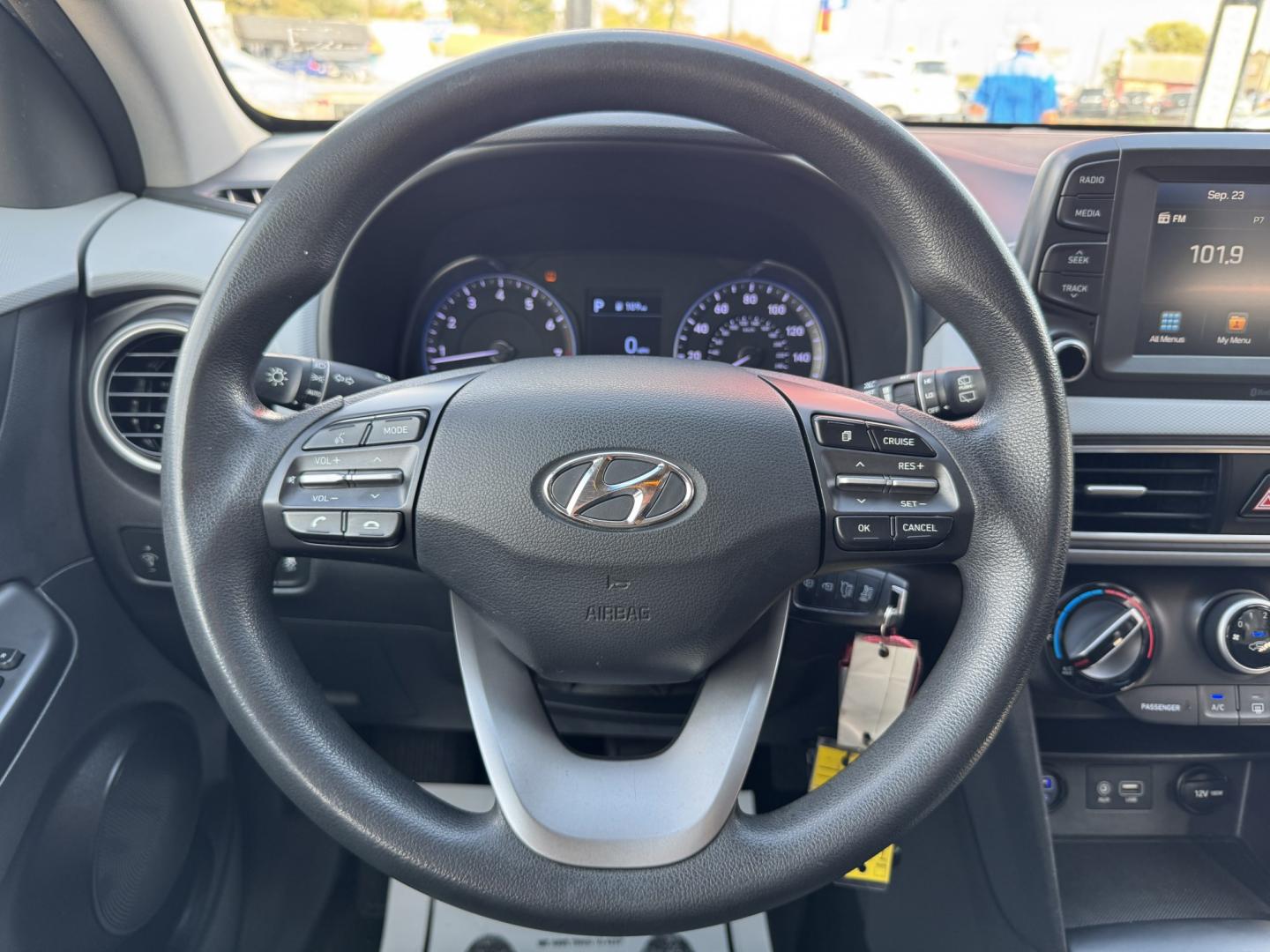 2020 BLACK HYUNDAI KONA SE (KM8K12AA9LU) , located at 5900 E. Lancaster Ave., Fort Worth, TX, 76112, (817) 457-5456, 0.000000, 0.000000- Photo#22