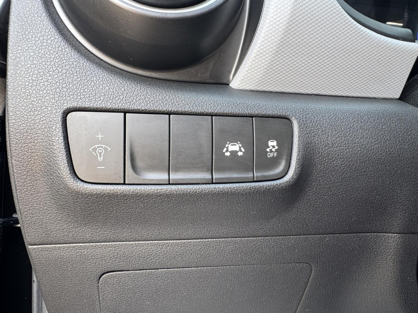 2020 BLACK HYUNDAI KONA SE (KM8K12AA9LU) , located at 5900 E. Lancaster Ave., Fort Worth, TX, 76112, (817) 457-5456, 0.000000, 0.000000- Photo#23
