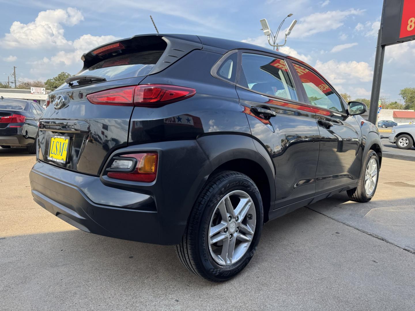 2020 BLACK HYUNDAI KONA SE (KM8K12AA9LU) , located at 5900 E. Lancaster Ave., Fort Worth, TX, 76112, (817) 457-5456, 0.000000, 0.000000- Photo#3
