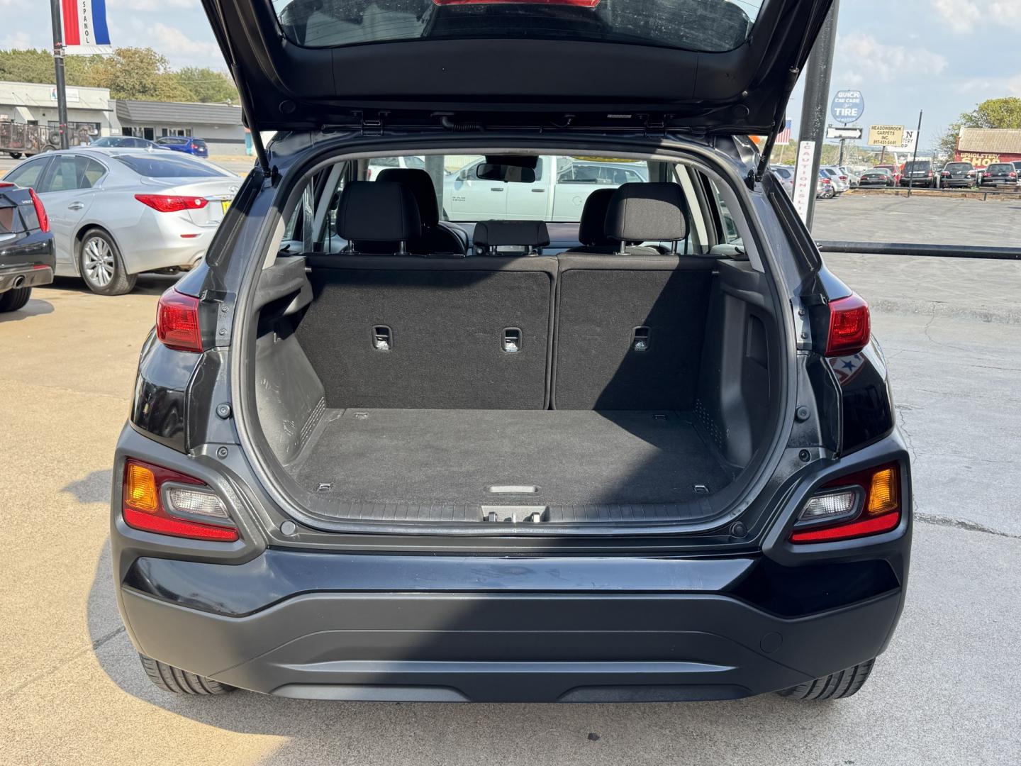 2020 BLACK HYUNDAI KONA SE (KM8K12AA9LU) , located at 5900 E. Lancaster Ave., Fort Worth, TX, 76112, (817) 457-5456, 0.000000, 0.000000- Photo#5