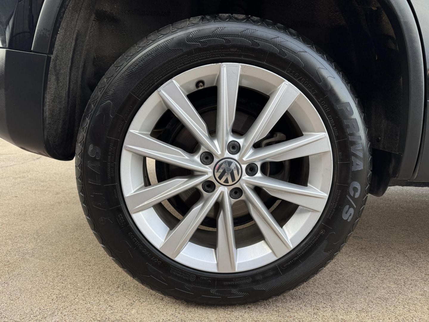 2017 BLACK VOLKSWAGEN TIGUAN S 4MOTION (WVGBV7AX2HK) , located at 5900 E. Lancaster Ave., Fort Worth, TX, 76112, (817) 457-5456, 0.000000, 0.000000 - Photo#21
