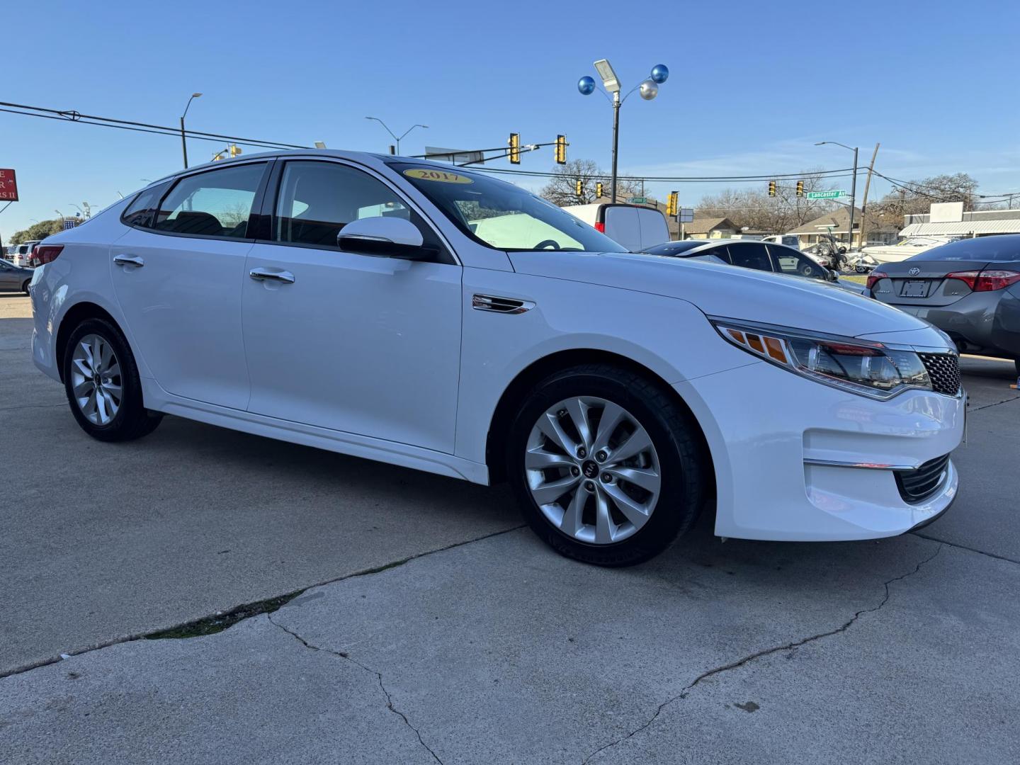 2017 Kia Optima EX photo 4