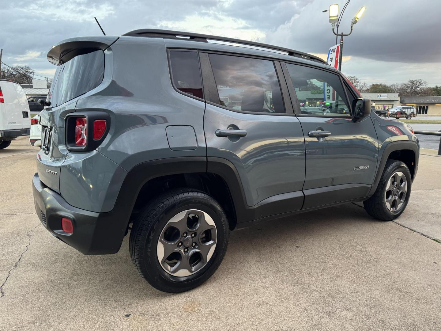 2017 Jeep Renegade Sport photo 5