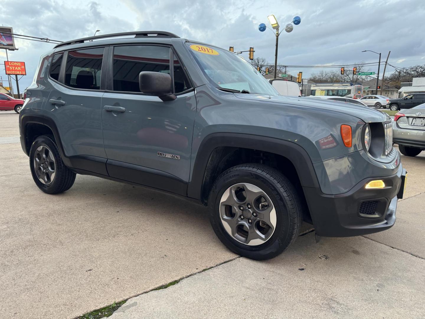 2017 Jeep Renegade Sport photo 4