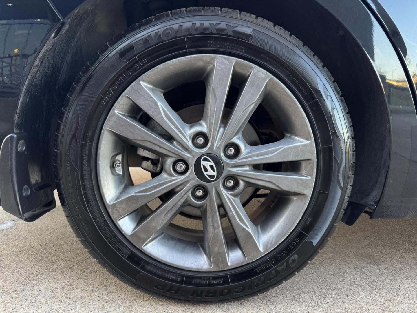 2018 BLACK HYUNDAI ELANTRA LIMITED; SE (5NPD84LF5JH) , located at 5900 E. Lancaster Ave., Fort Worth, TX, 76112, (817) 457-5456, 0.000000, 0.000000 - Photo#23