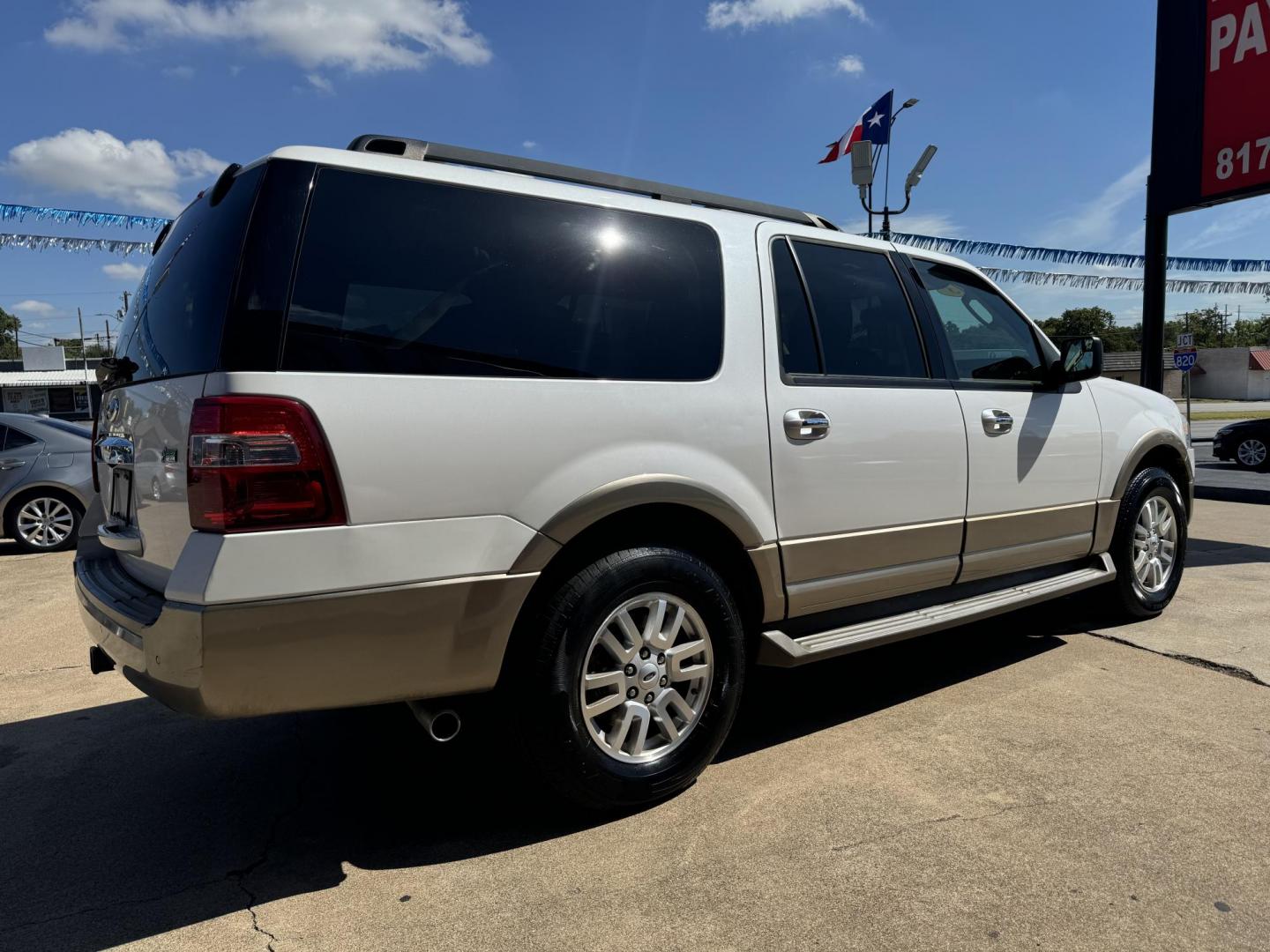 2013 WHITE FORD EXPEDITION EL XLT; K (1FMJK1H54DE) , located at 5900 E. Lancaster Ave., Fort Worth, TX, 76112, (817) 457-5456, 0.000000, 0.000000 - This is a 2013 FORD EXPEDITION 4 DR SUV that is in excellent condition. The interior is clean with no rips or tears or stains. All power windows, door locks and seats. Ice cold AC for those hot Texas summer days. It is equipped with a CD player, AM/FM radio, AUX port, Bluetooth connectivity and Siri - Photo#4