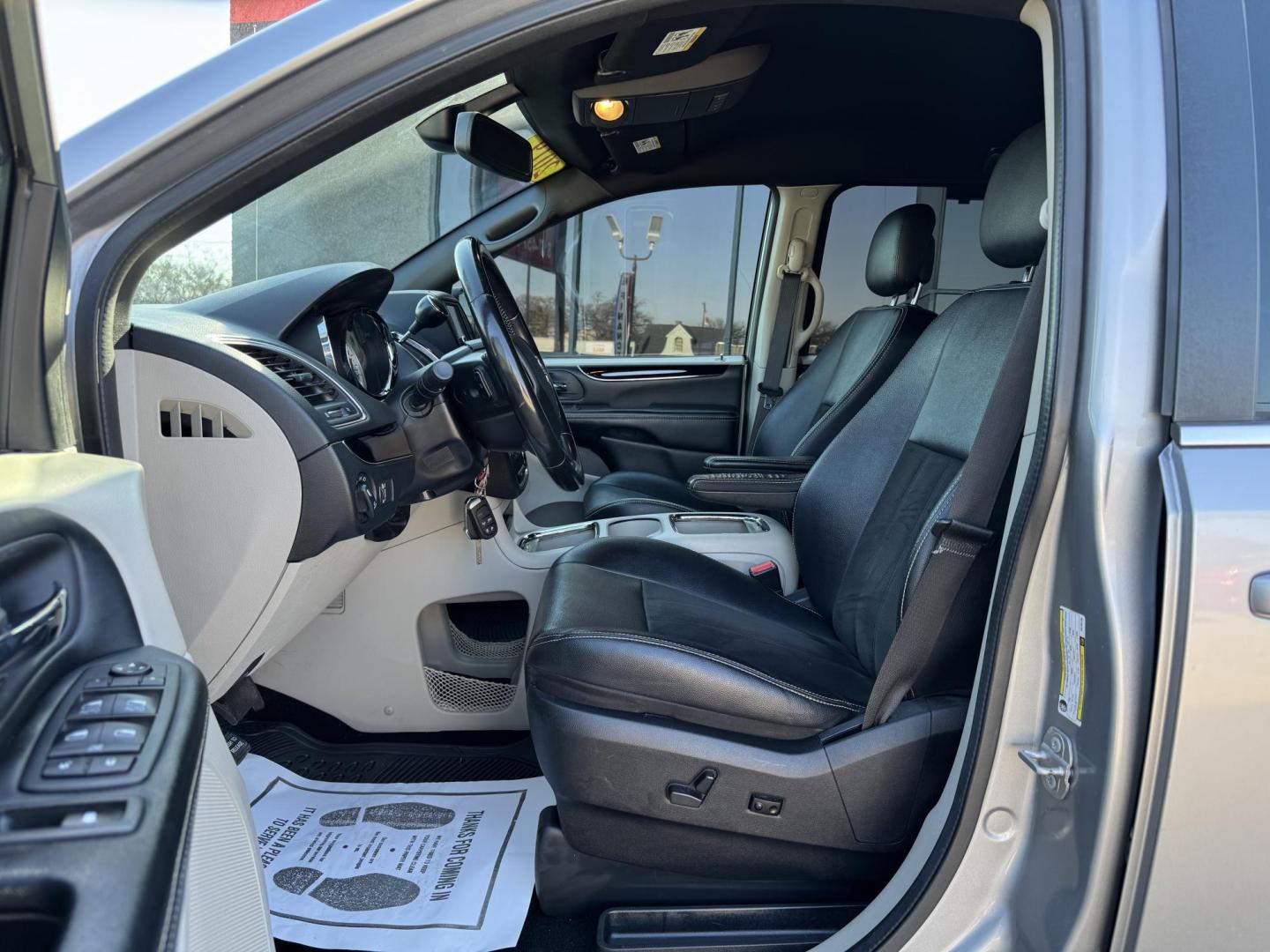 2019 SILVER DODGE GRAND CARAVAN SXT (2C4RDGCG0KR) , located at 5900 E. Lancaster Ave., Fort Worth, TX, 76112, (817) 457-5456, 0.000000, 0.000000 - Photo#9