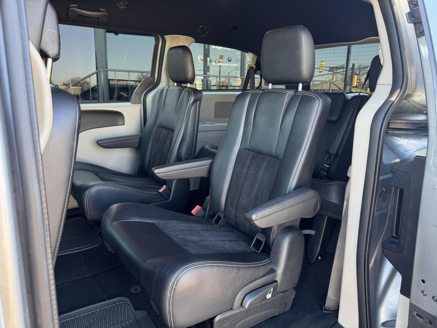 2019 SILVER DODGE GRAND CARAVAN SXT (2C4RDGCG0KR) , located at 5900 E. Lancaster Ave., Fort Worth, TX, 76112, (817) 457-5456, 0.000000, 0.000000 - Photo#11