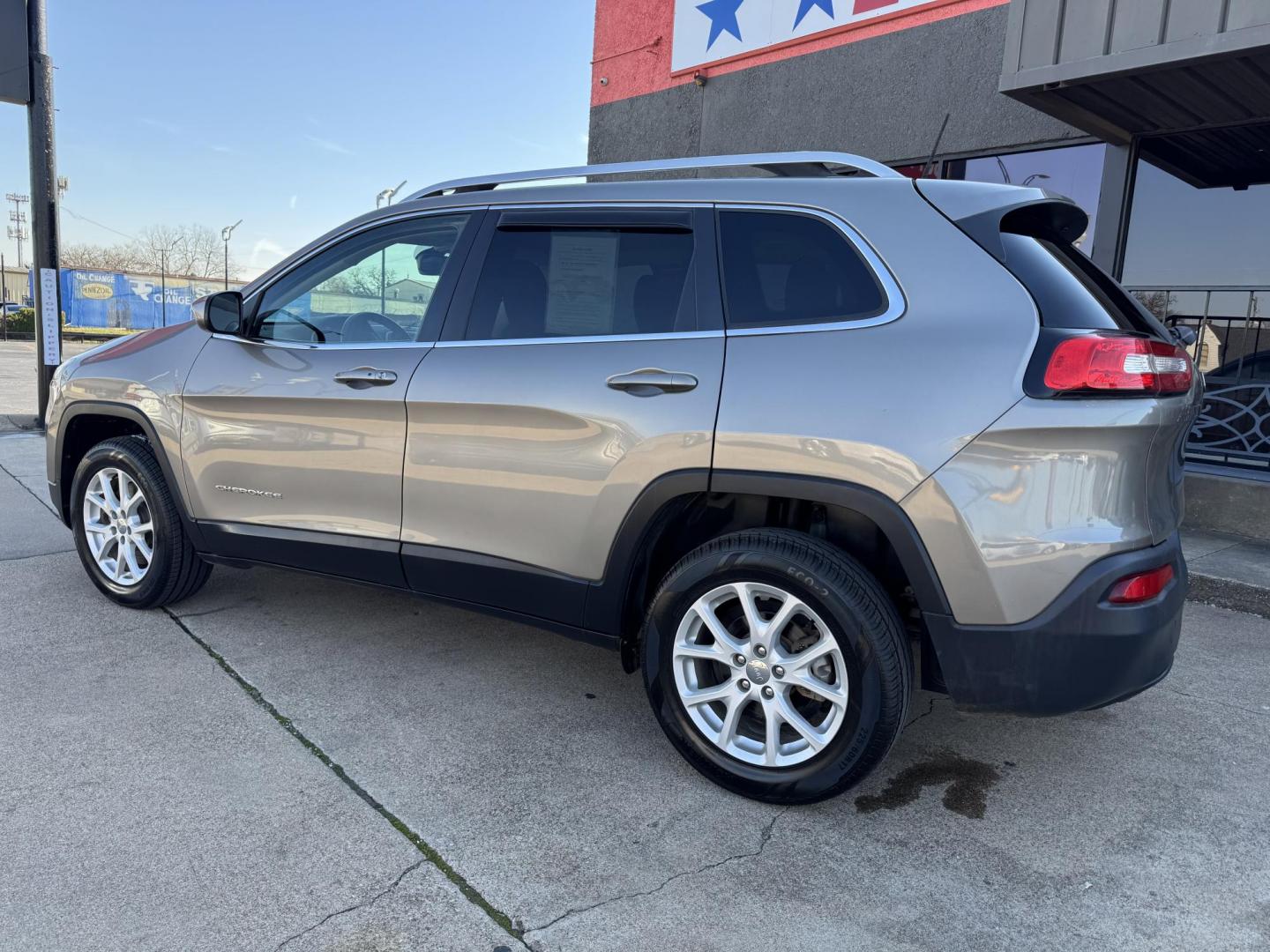 2017 TAN JEEP CHEROKEE LATITUDE (1C4PJLCB3HW) , located at 5900 E. Lancaster Ave., Fort Worth, TX, 76112, (817) 457-5456, 0.000000, 0.000000 - Photo#7