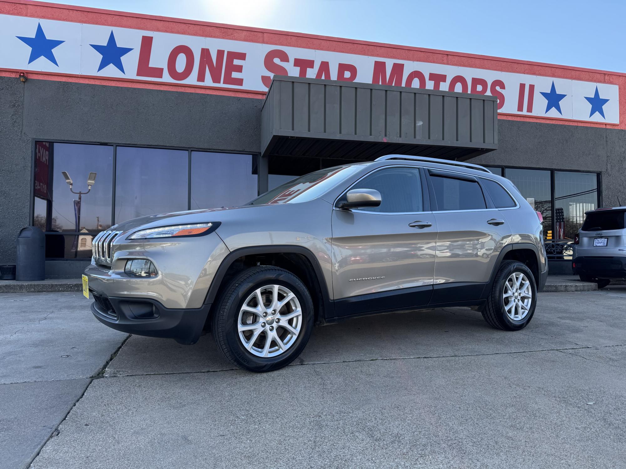 photo of 2017 JEEP CHEROKEE LATITUDE 