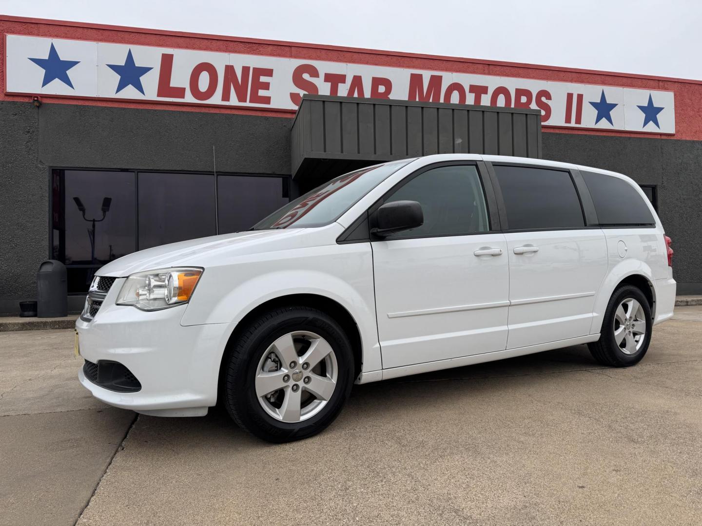 2016 WHITE DODGE GRAND CARAVAN SE (2C4RDGBG5GR) , located at 5900 E. Lancaster Ave., Fort Worth, TX, 76112, (817) 457-5456, 0.000000, 0.000000 - Photo#1