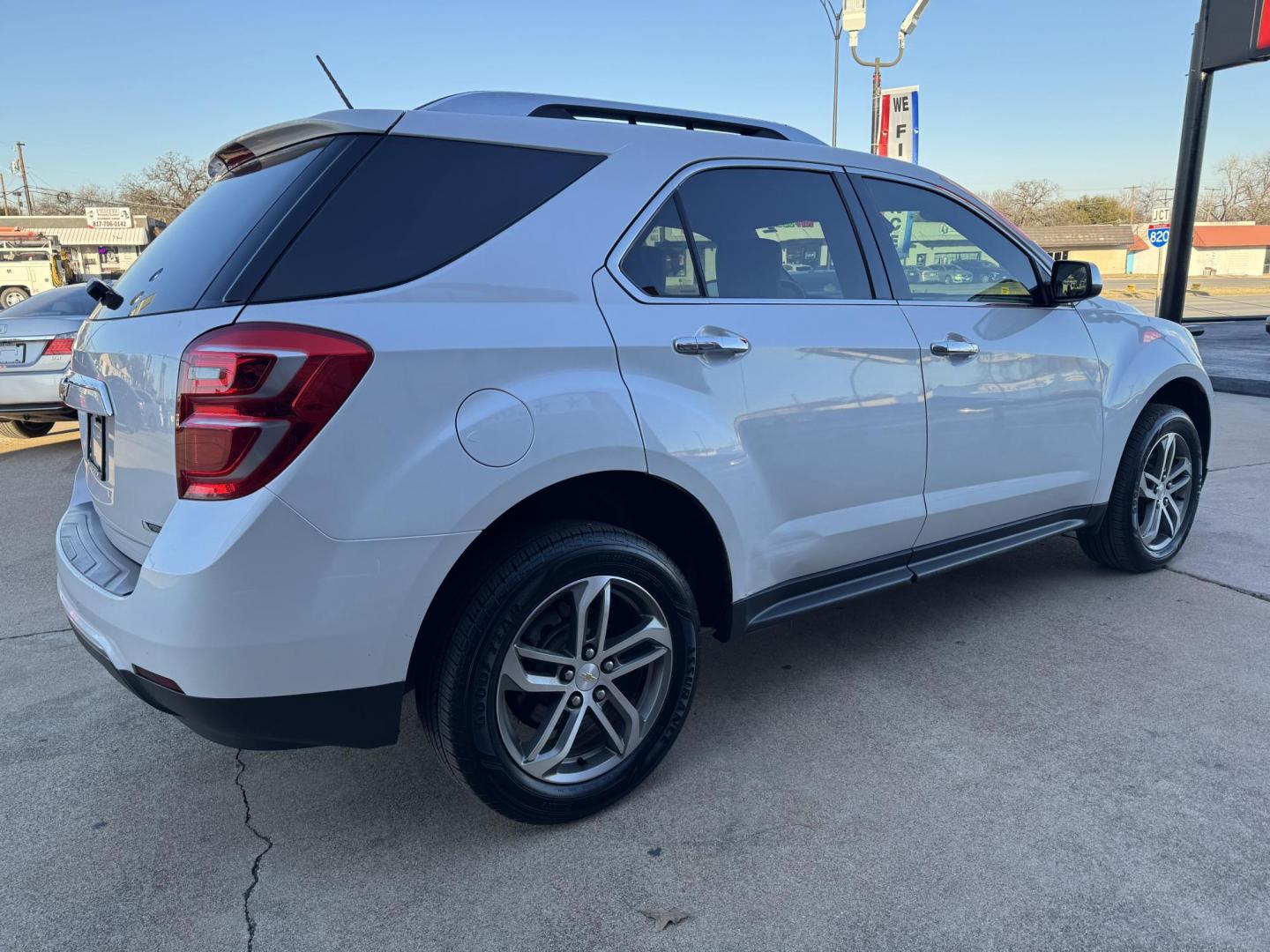 2017 WHITE CHEVROLET EQUINOX PREMIER (2GNALDEK4H1) , located at 5900 E. Lancaster Ave., Fort Worth, TX, 76112, (817) 457-5456, 0.000000, 0.000000 - Photo#4