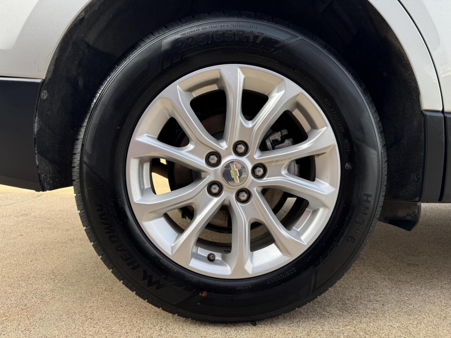 2019 SILVER CHEVROLET EQUINOX LS (3GNAXHEVXKS) , located at 5900 E. Lancaster Ave., Fort Worth, TX, 76112, (817) 457-5456, 0.000000, 0.000000 - Photo#20