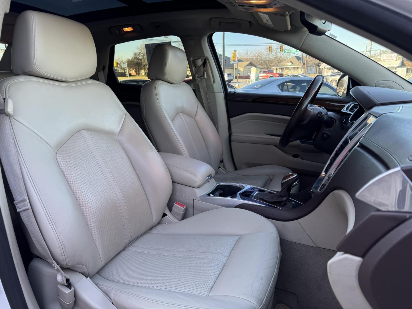 2014 WHITE CADILLAC SRX LUXURY (3GYFNBE31ES) , located at 5900 E. Lancaster Ave., Fort Worth, TX, 76112, (817) 457-5456, 0.000000, 0.000000 - Photo#17