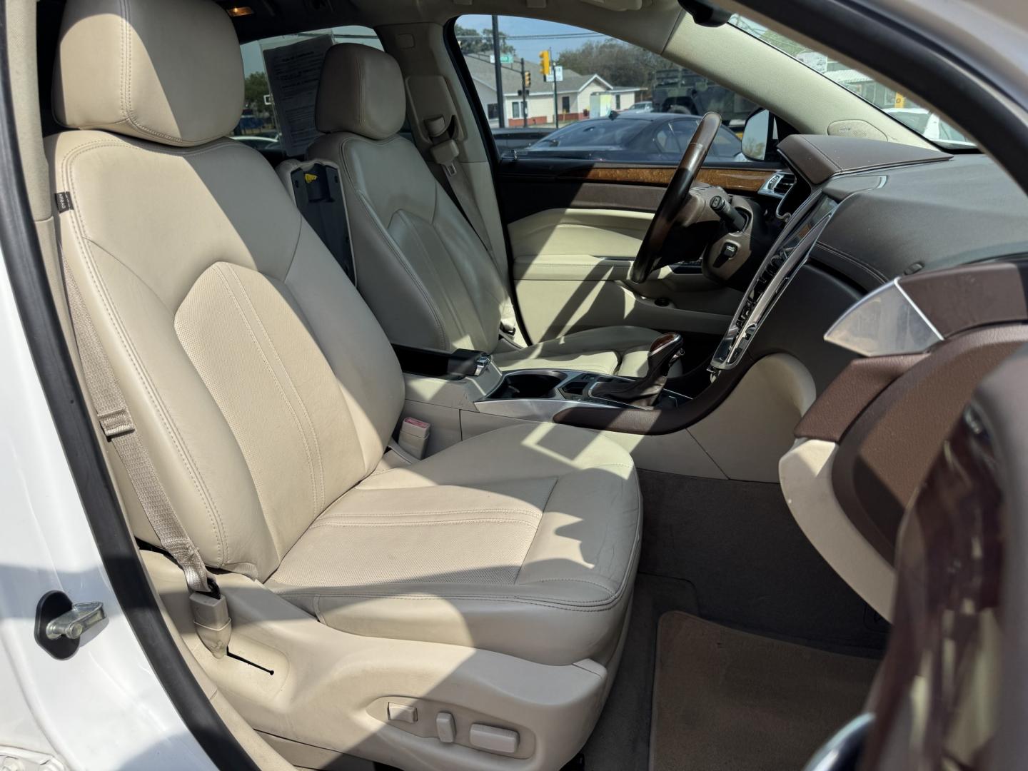 2014 WHITE CADILLAC SRX LUXURY (3GYFNBE31ES) , located at 5900 E. Lancaster Ave., Fort Worth, TX, 76112, (817) 457-5456, 0.000000, 0.000000- Photo#16