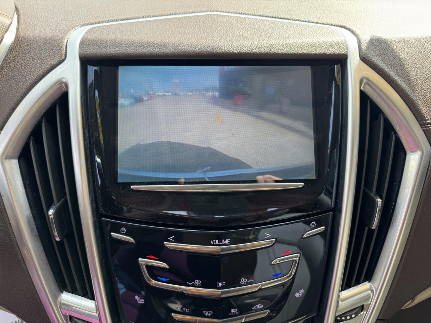 2014 WHITE CADILLAC SRX LUXURY (3GYFNBE31ES) , located at 5900 E. Lancaster Ave., Fort Worth, TX, 76112, (817) 457-5456, 0.000000, 0.000000- Photo#21