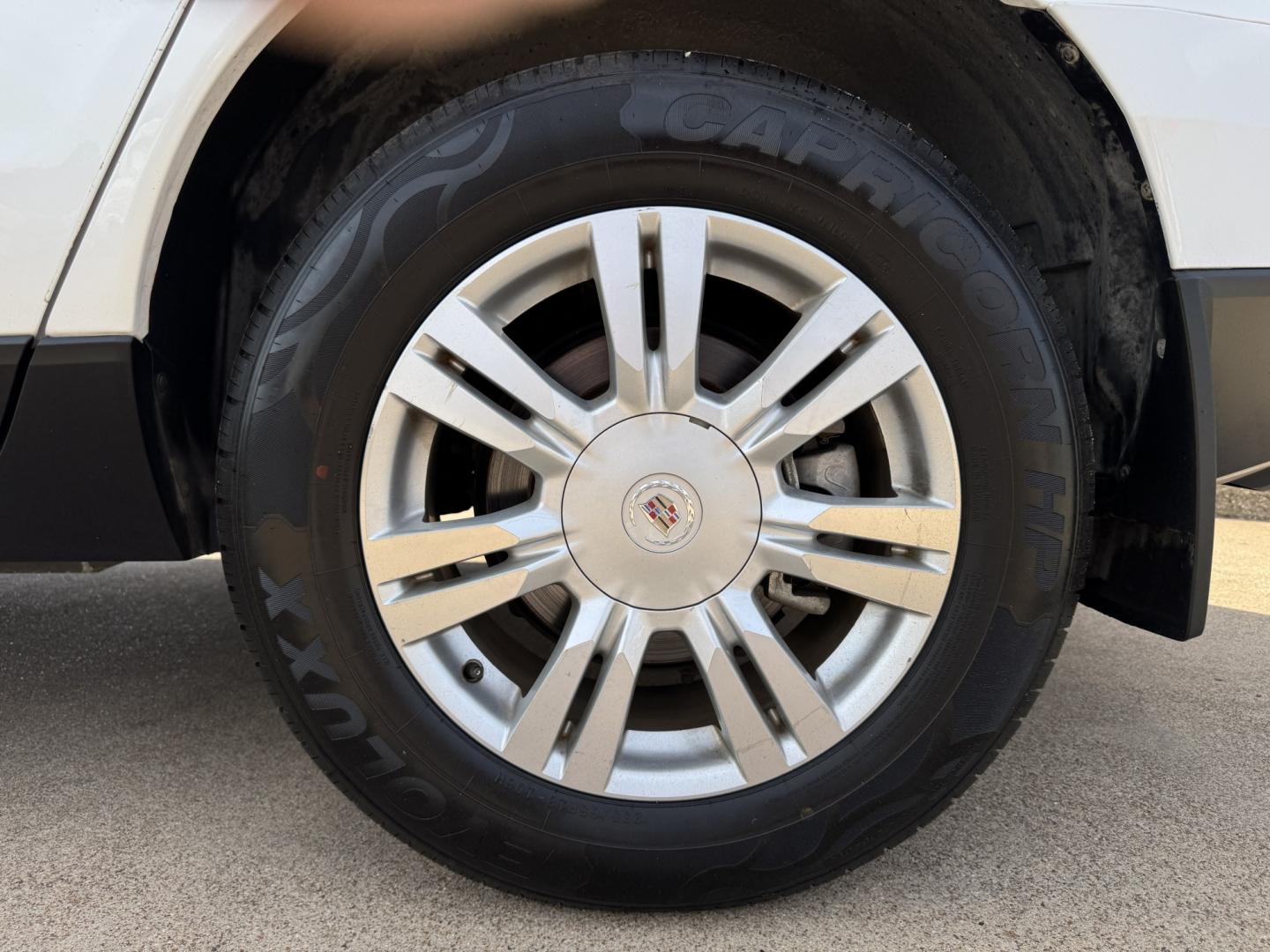 2014 WHITE CADILLAC SRX LUXURY (3GYFNBE31ES) , located at 5900 E. Lancaster Ave., Fort Worth, TX, 76112, (817) 457-5456, 0.000000, 0.000000- Photo#23