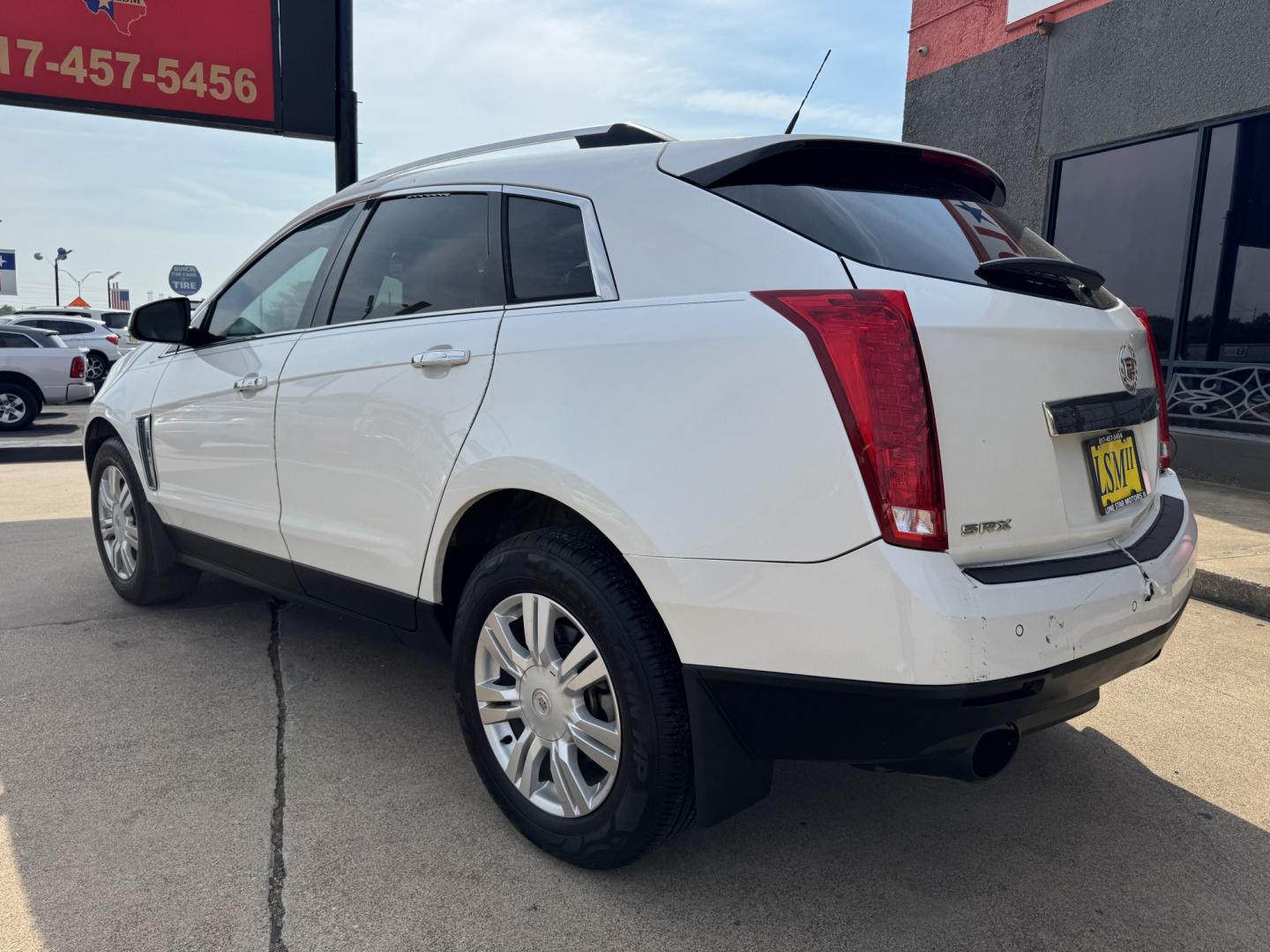 2014 WHITE CADILLAC SRX LUXURY (3GYFNBE31ES) , located at 5900 E. Lancaster Ave., Fort Worth, TX, 76112, (817) 457-5456, 0.000000, 0.000000- Photo#5