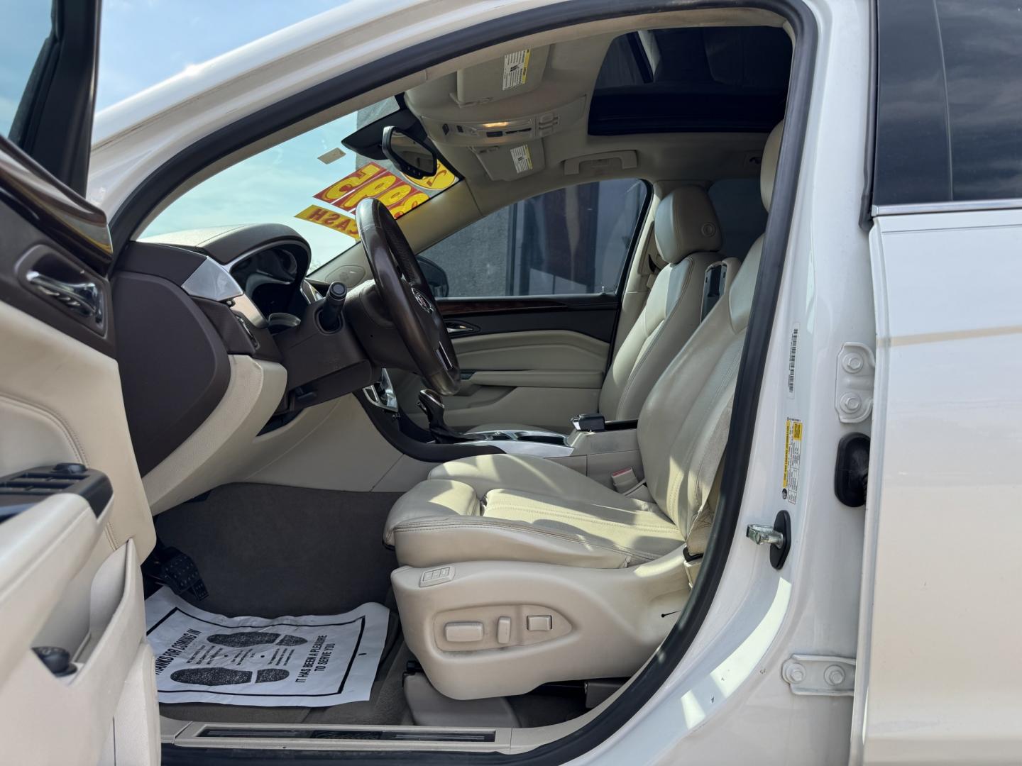 2014 WHITE CADILLAC SRX LUXURY (3GYFNBE31ES) , located at 5900 E. Lancaster Ave., Fort Worth, TX, 76112, (817) 457-5456, 0.000000, 0.000000- Photo#7